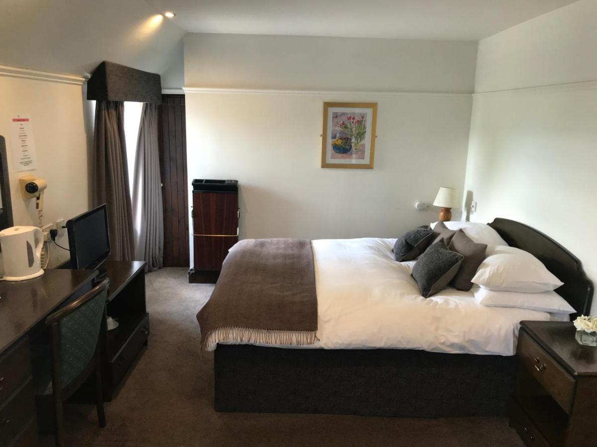 Lion And Unicorn Hotel Thornhill  Eksteriør billede