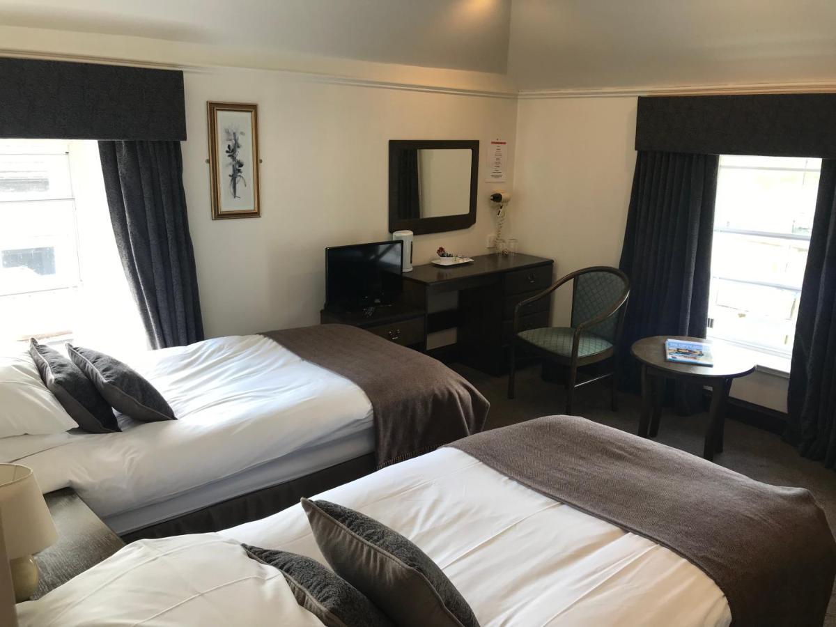 Lion And Unicorn Hotel Thornhill  Eksteriør billede